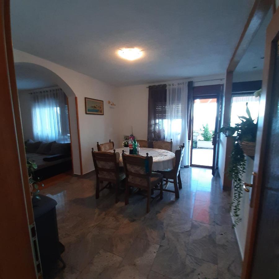 Apartman Nora Omis Exterior photo