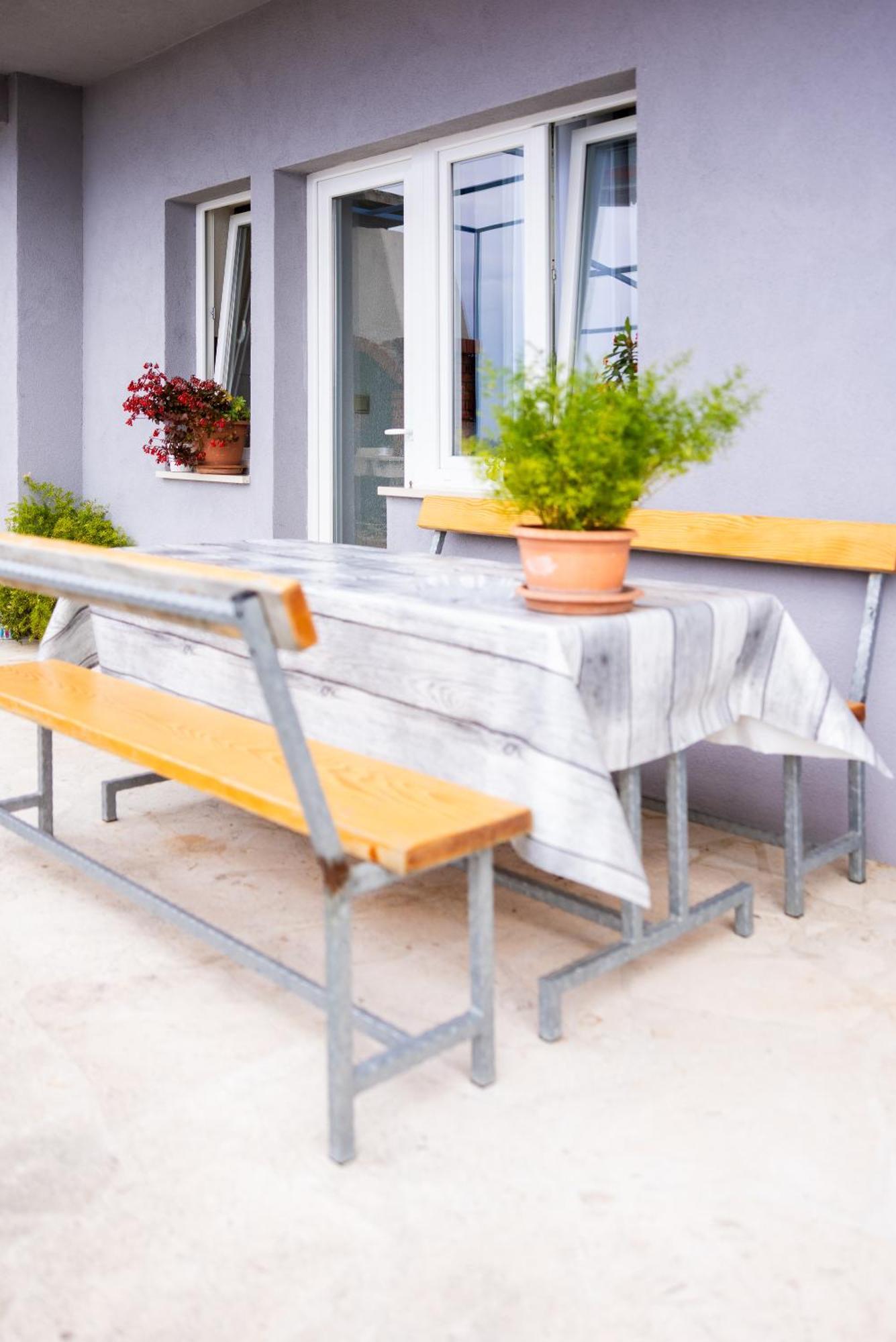 Apartman Nora Omis Exterior photo