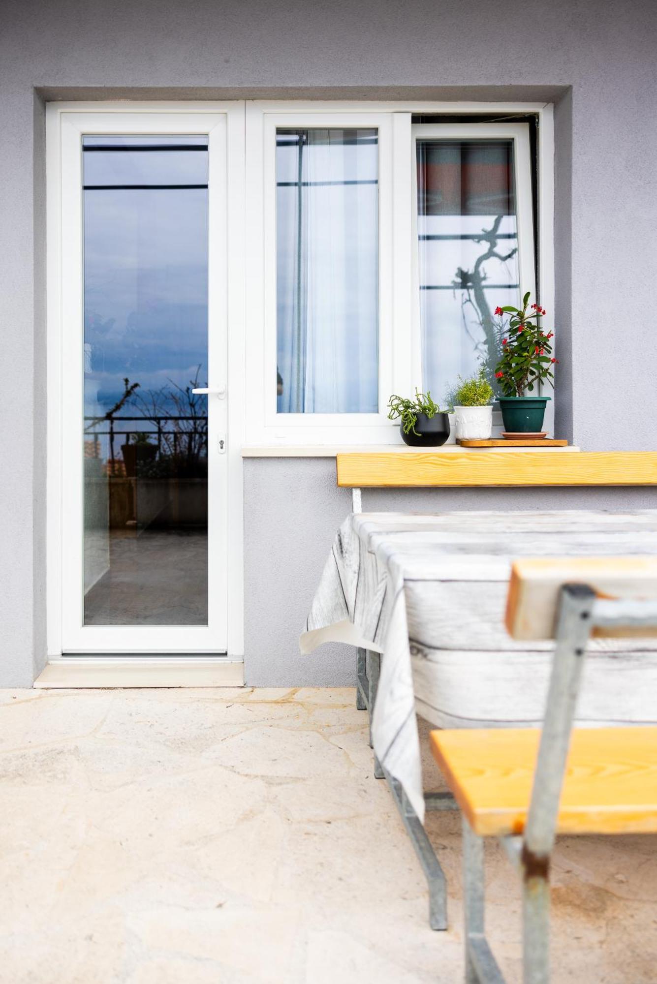 Apartman Nora Omis Exterior photo